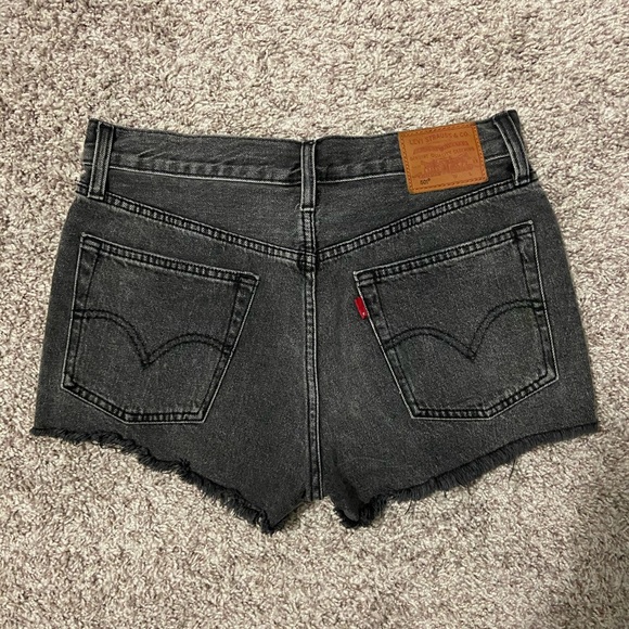 Levi’s 501 Shorts - Picture 2 of 2